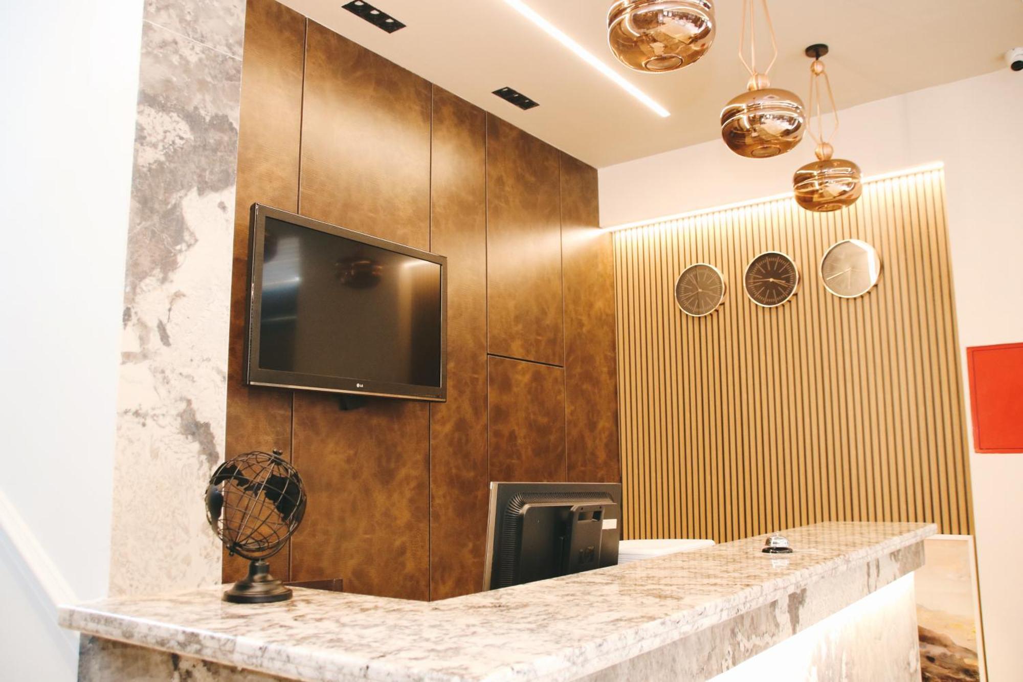 Hotel Rozafa Suhareke エクステリア 写真